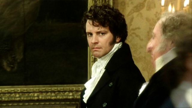 Colin Firth como o Mr. Darcy, numa famosa adaptação para TV feita pela britânica BBC.
